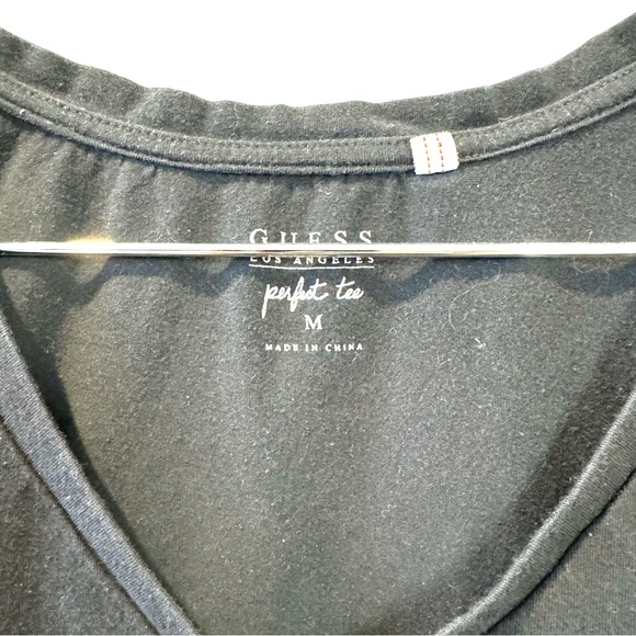 🛍️4 for 20$ / Guess V Neck Short Sleeve Tee / Black / M - Picture 9 of 9